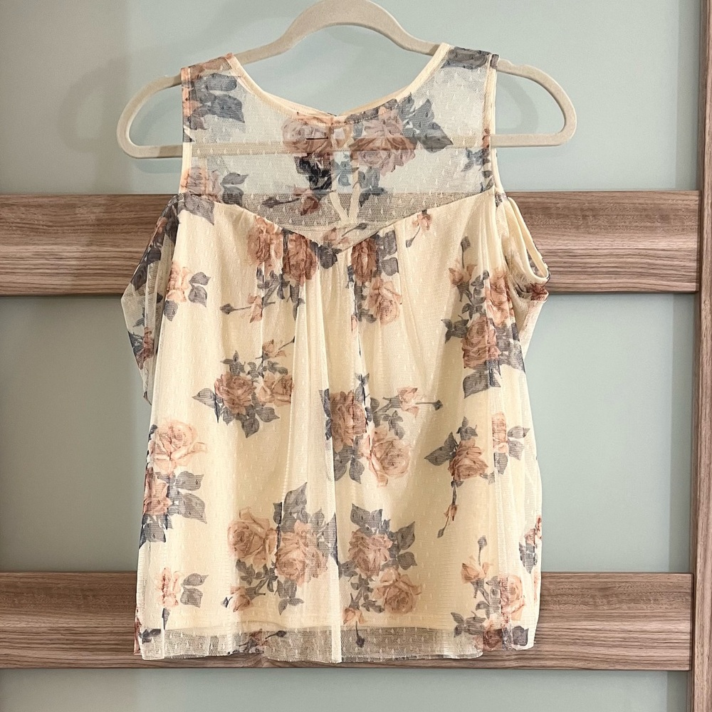 Iz Byer | Cold Shoulder Cream Top | Like New Size Large